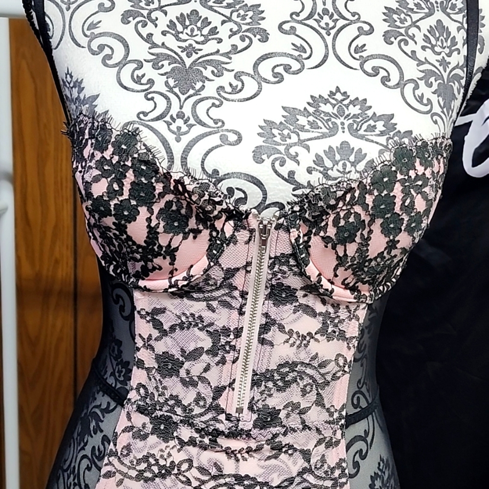 Victorias Secret corset style lingere sz32 c,Sophie b lingerie ,and robe VS